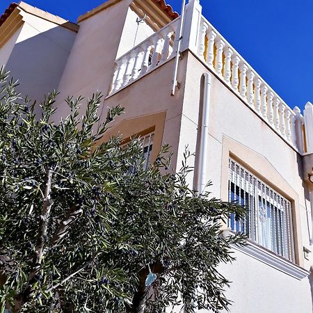 Fabulous detached large villa 5 bedrooms 3 bathrooms backing onto Villamartin Golf Course Exterior foto