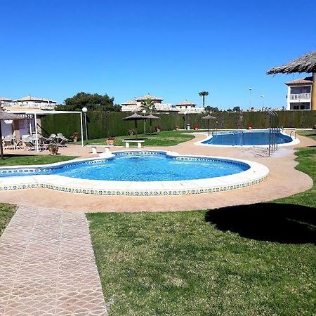 Fabulous detached large villa 5 bedrooms 3 bathrooms backing onto Villamartin Golf Course Exterior foto