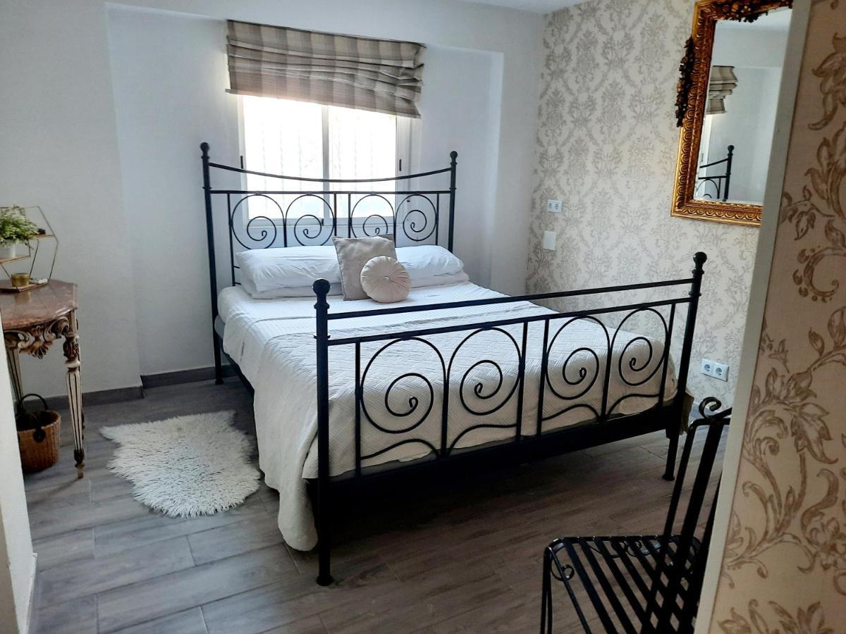 Fabulous detached large villa 5 bedrooms 3 bathrooms backing onto Villamartin Golf Course Exterior foto