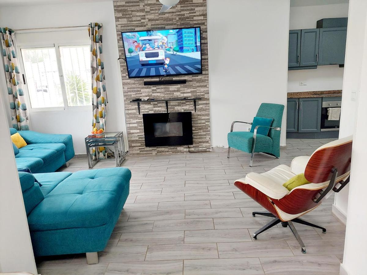 Fabulous detached large villa 5 bedrooms 3 bathrooms backing onto Villamartin Golf Course Exterior foto