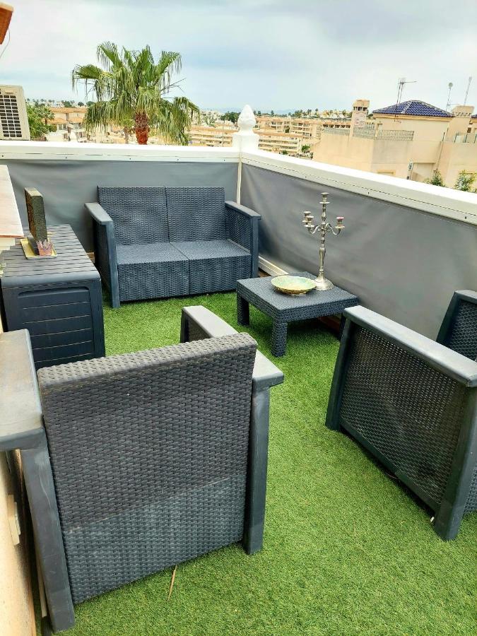 Fabulous detached large villa 5 bedrooms 3 bathrooms backing onto Villamartin Golf Course Exterior foto