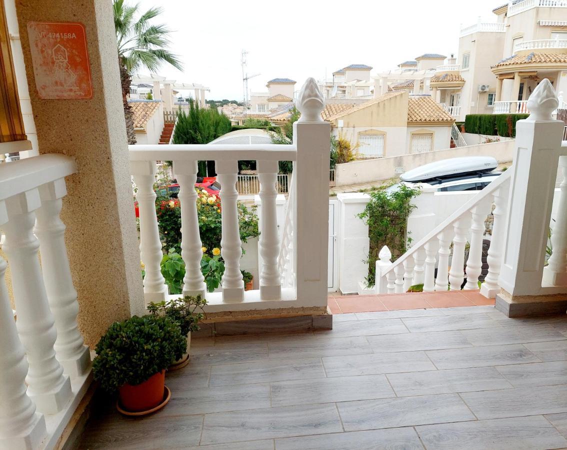 Fabulous detached large villa 5 bedrooms 3 bathrooms backing onto Villamartin Golf Course Exterior foto