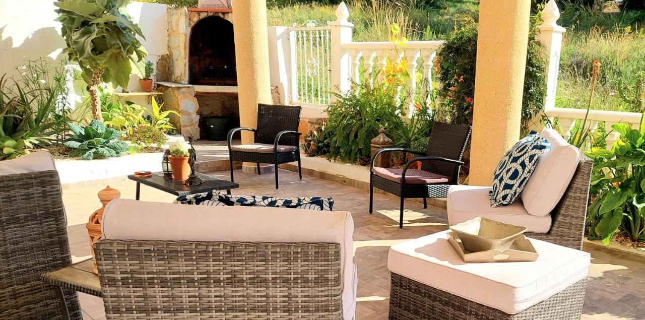 Fabulous detached large villa 5 bedrooms 3 bathrooms backing onto Villamartin Golf Course Exterior foto