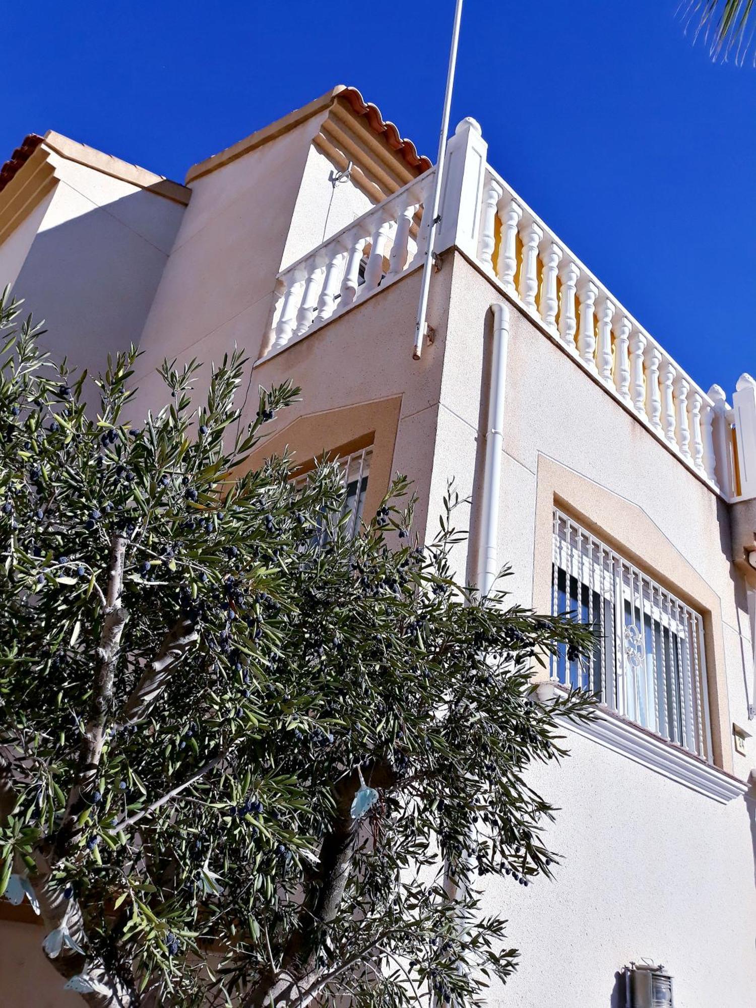 Fabulous detached large villa 5 bedrooms 3 bathrooms backing onto Villamartin Golf Course Exterior foto