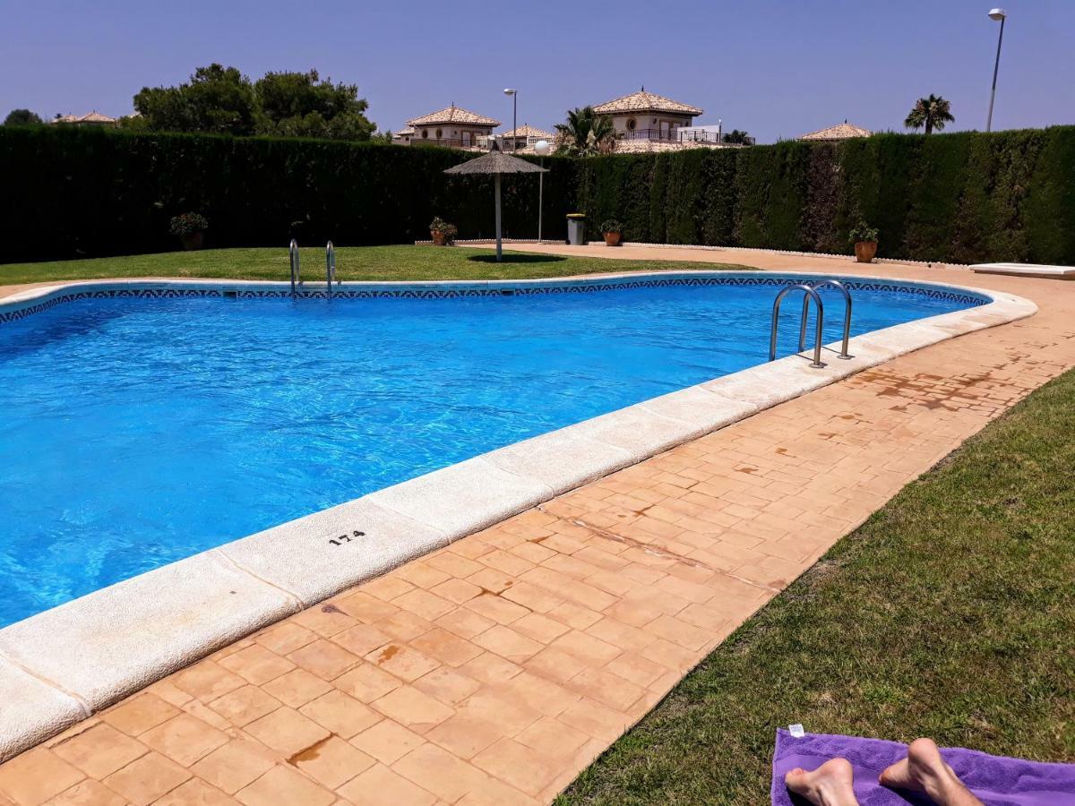 Fabulous detached large villa 5 bedrooms 3 bathrooms backing onto Villamartin Golf Course Exterior foto